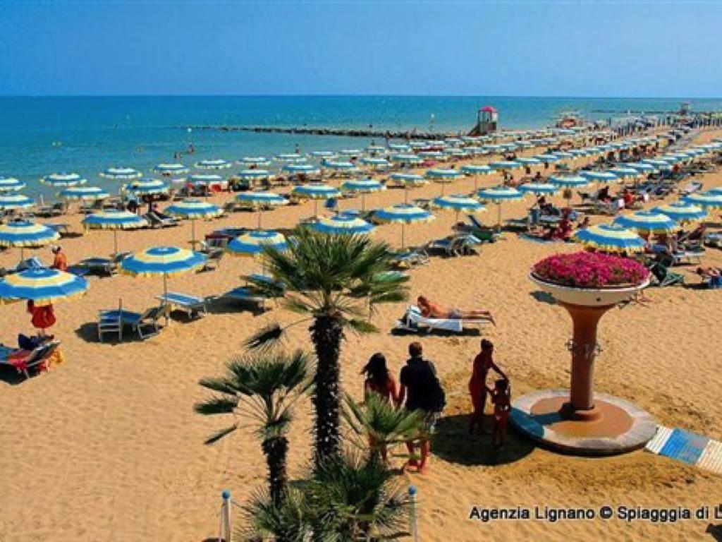 Villa In Lignano Riviera Comfortable Lignano Sabbiadoro Luaran gambar