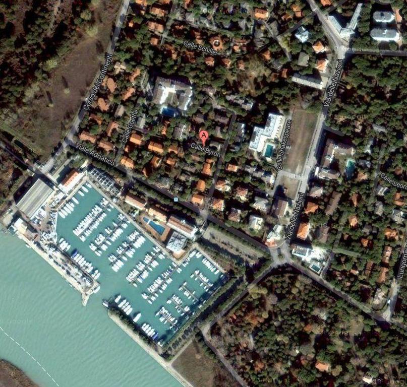 Villa In Lignano Riviera Comfortable Lignano Sabbiadoro Luaran gambar