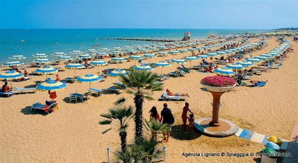 Villa In Lignano Riviera Comfortable Lignano Sabbiadoro Luaran gambar